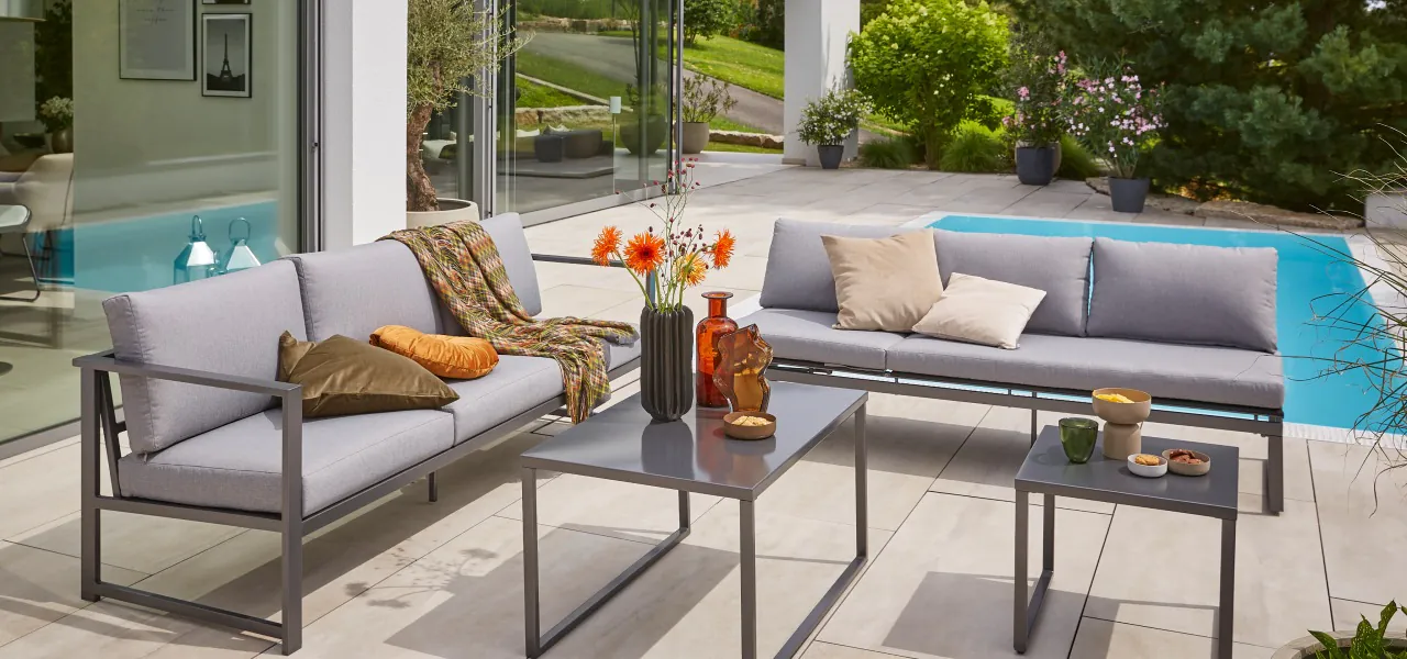 Vytvořte si ideální odpočinkový prostor pomocí zahradního nábytku a lounge sestav